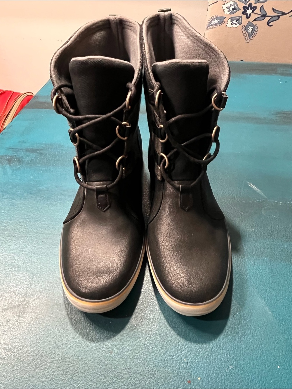 Nike Black Lace-Up Boots with Contrast Sole